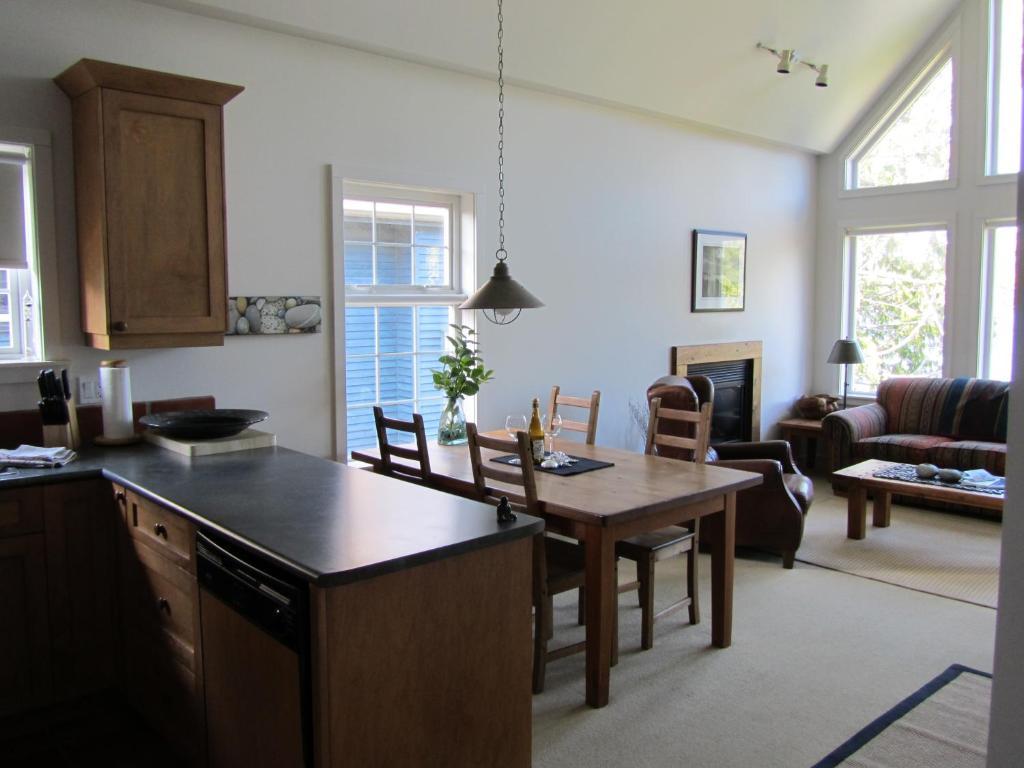 203 At Water'S Edge Apartamento Ucluelet Quarto foto